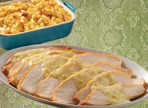 5 Restaurant Chains With the Best Turkey and Mac and Cheese, According to Diners