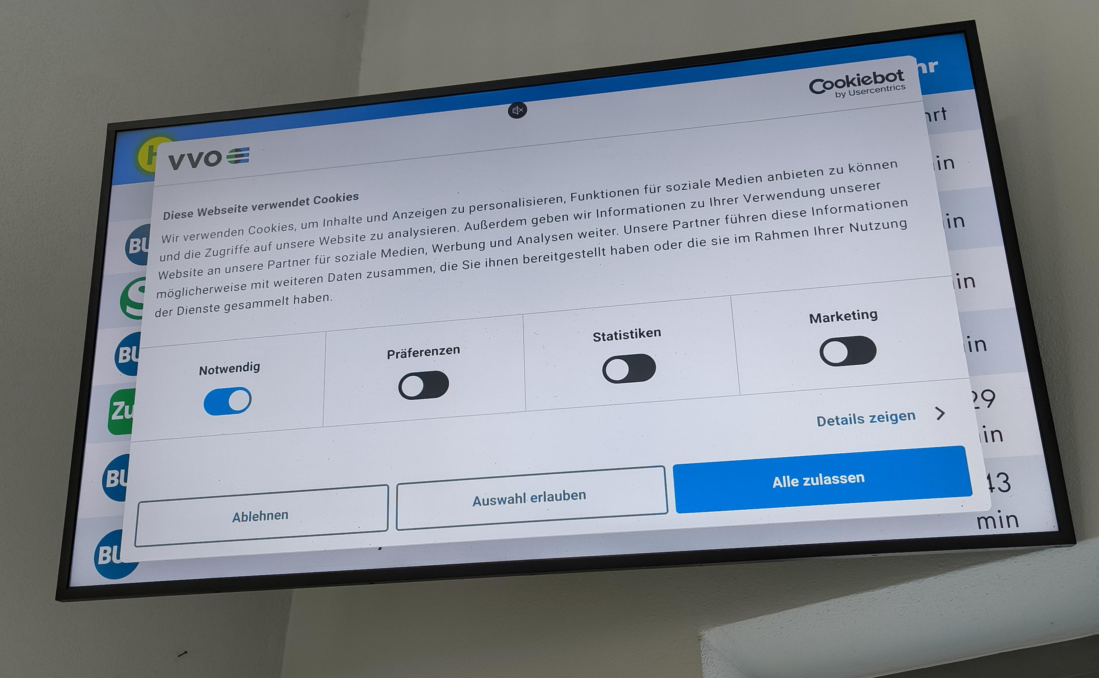 A timetable on a screen which usually displays departing trains and buses. A popup is covering all of it asking to accept cookies. Not a single connection can be seen anymore.